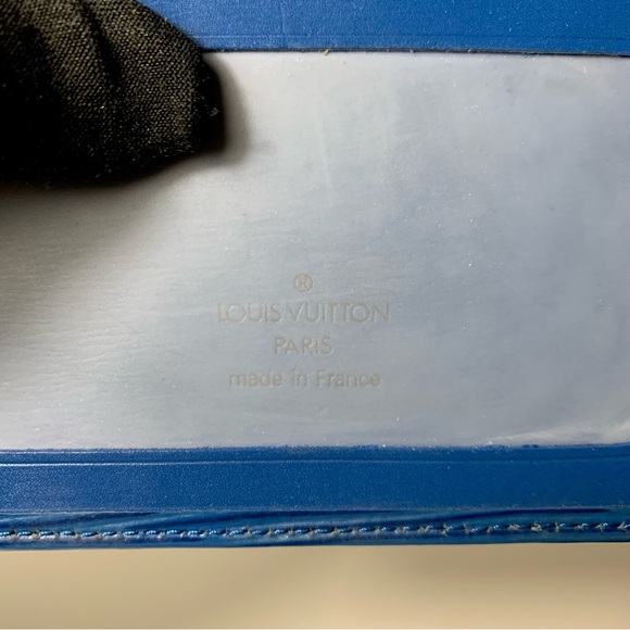 S⭕️LD. Louis Vuitton Blue Epi Card/ID holder (I G: reLuxedCA) - Picture 6 of 8